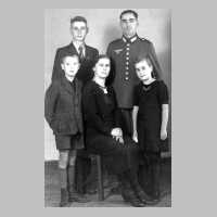 079-0067 Familie Albert und Minna Fink mit ihren Kindern Herbert, Heinz und Ruth.jpg